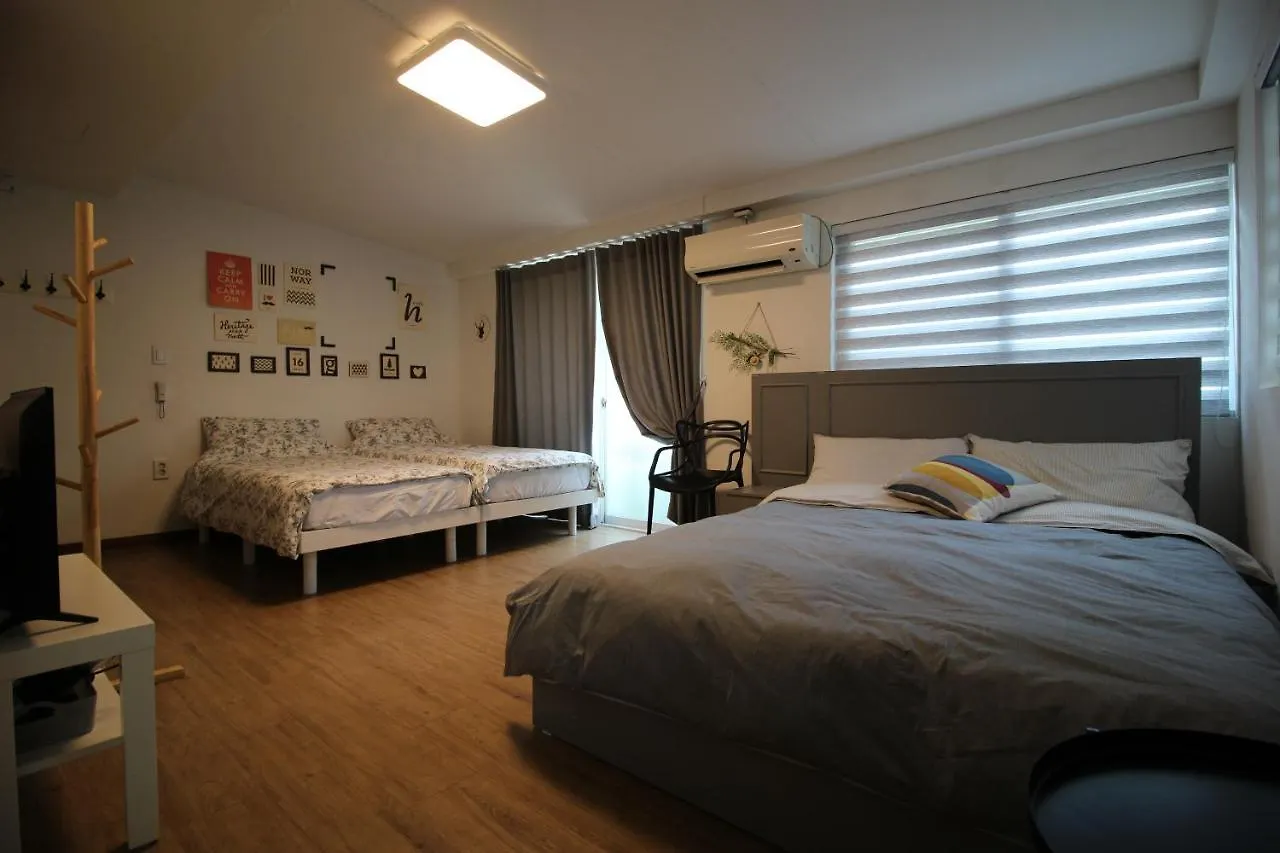 Bunk Guesthouse Hongdae Seoul Guest house