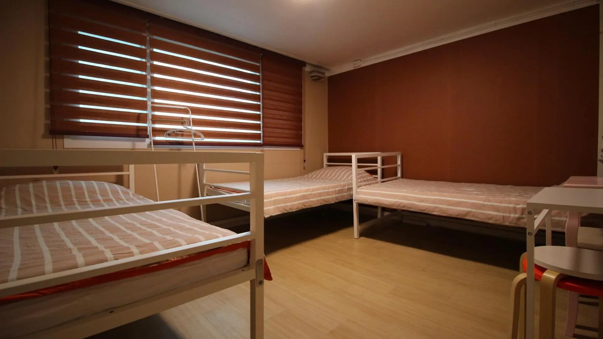 Bunk Guesthouse Hongdae Seoul 2*,